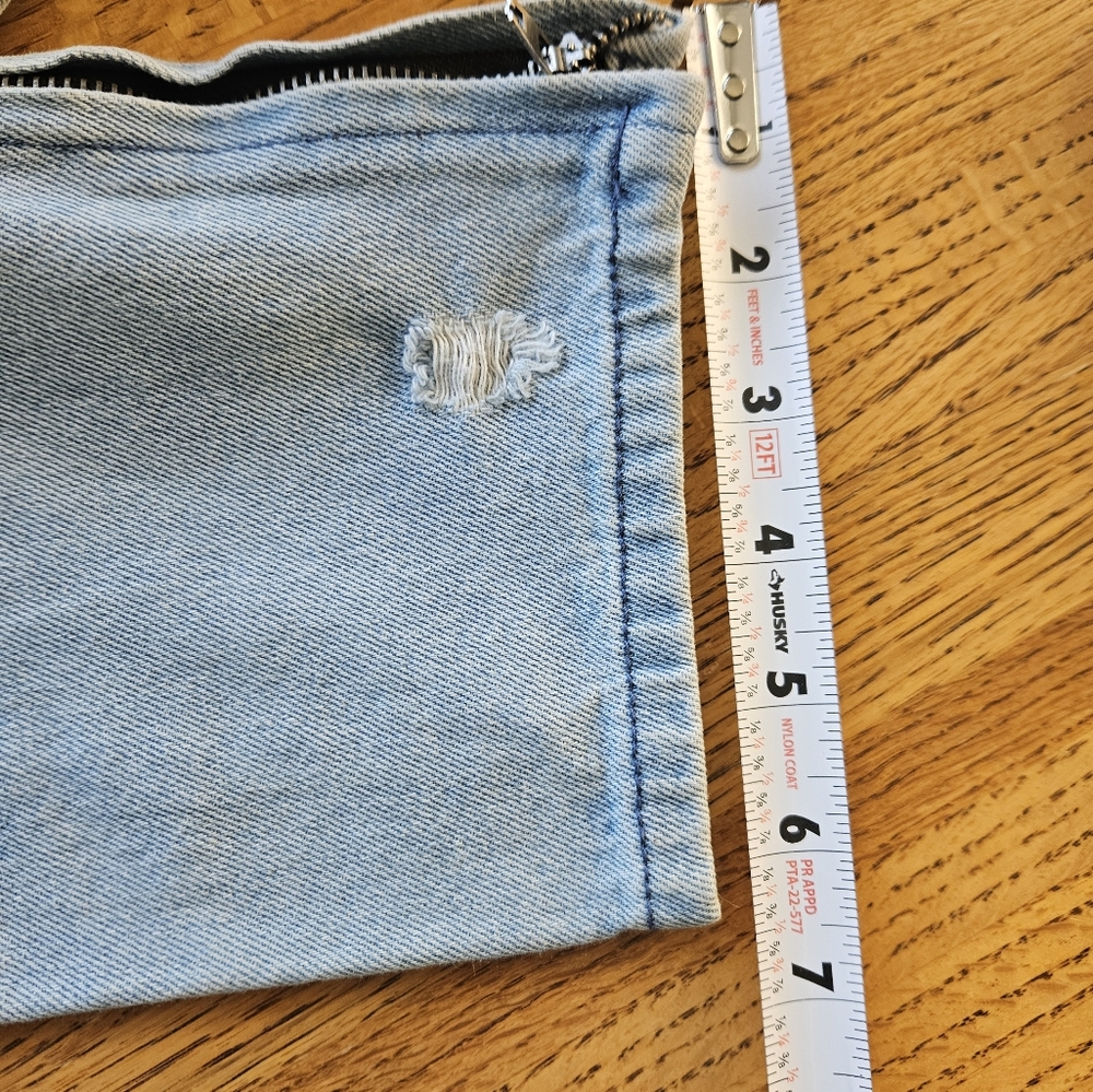 Y&R Embroidered Distressed Blue Jeans Sz 34 See Pictures For Measurements - Picture 6 of 9